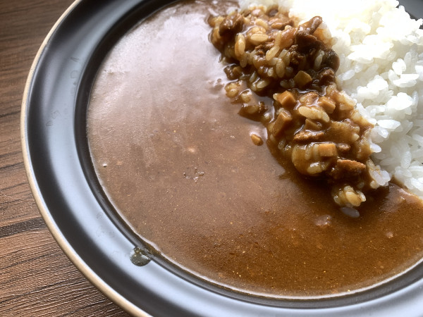 自由軒 昔ながらの黒ラベルカレー。濃厚クリーミーでスパイシーな一品 隊長がいろいろとやってみた
